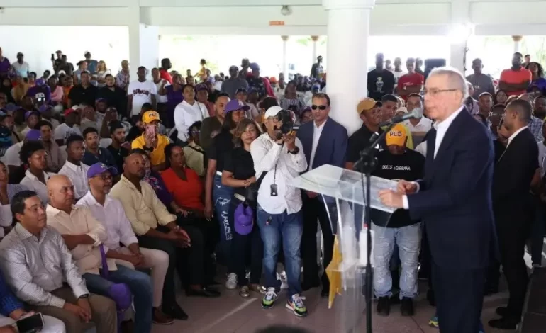 SANTO DOMINGO: El ex presidente Danilo Medina califica la economía como “difícil y complicada”