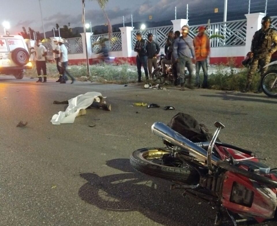 BARAHONA: Motorista pierde la vida arrollado por una patana cerca de la Sirena