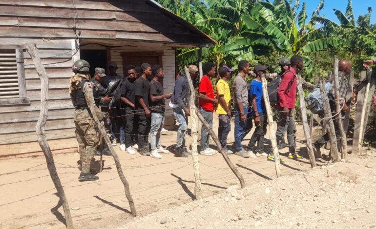 VALVERDE: Escondidos en una casa descubren 50 inmigrantes haitianos indocumentados