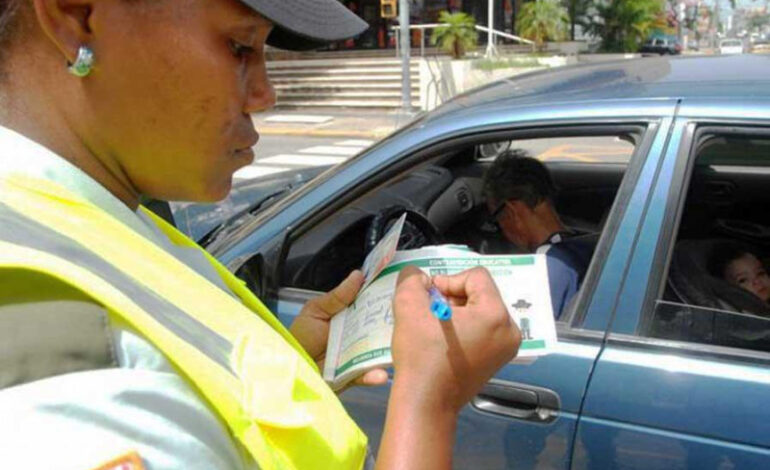 SANTO DOMINGO: El país tiene registradas más multas de tránsito que licencias de conducir