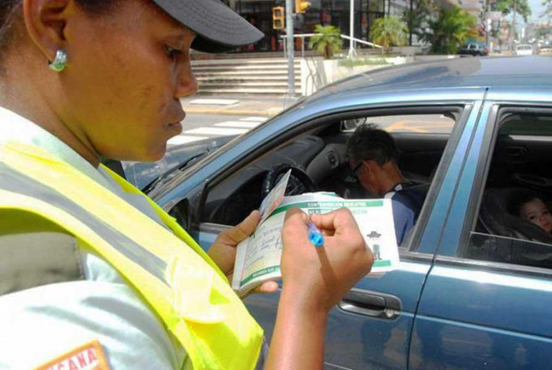 SANTO DOMINGO: El país tiene registradas más multas de tránsito que licencias de conducir