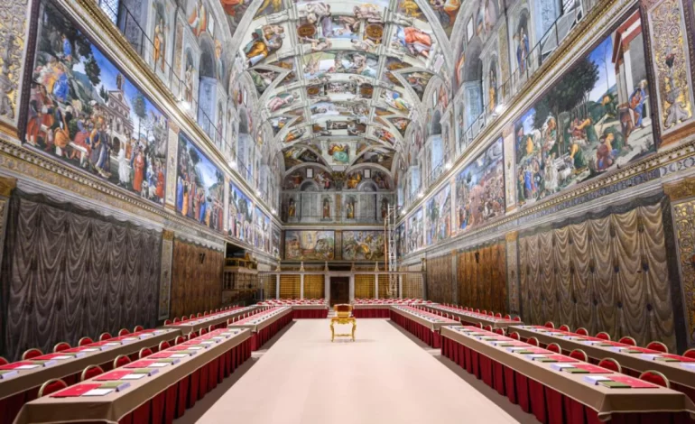 CIUDAD DEL VATICANO: Todo preparado en la Capilla Sixtina, donde los cardenales votarán ante el Juicio Final