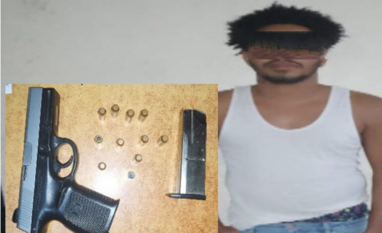 NEYBA: Apresan hombre en flagrante delito por porte ilegal de arma de fuego.