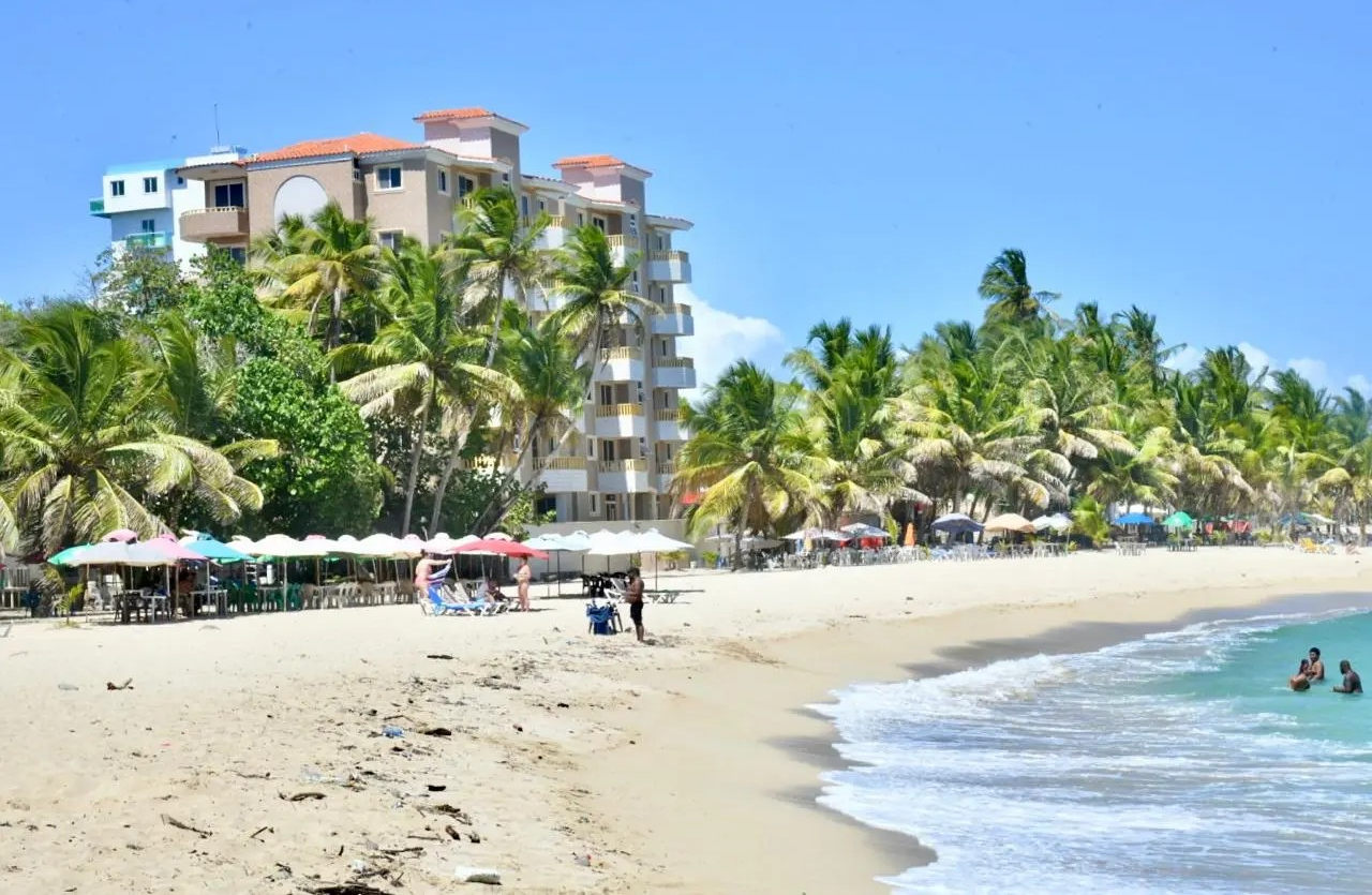 SANTO DOMINGO: Advierten riesgos por violación límite costero en R. Dominicana