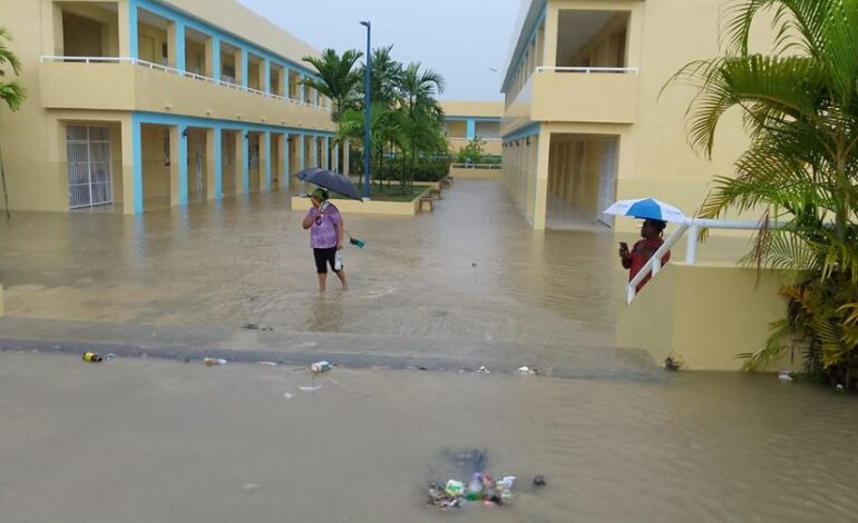 SANTO DOMINGO: MINERD suspende docencia en escuelas vulnerables por lluvias; anuncio salió a las 8:23 a. m.