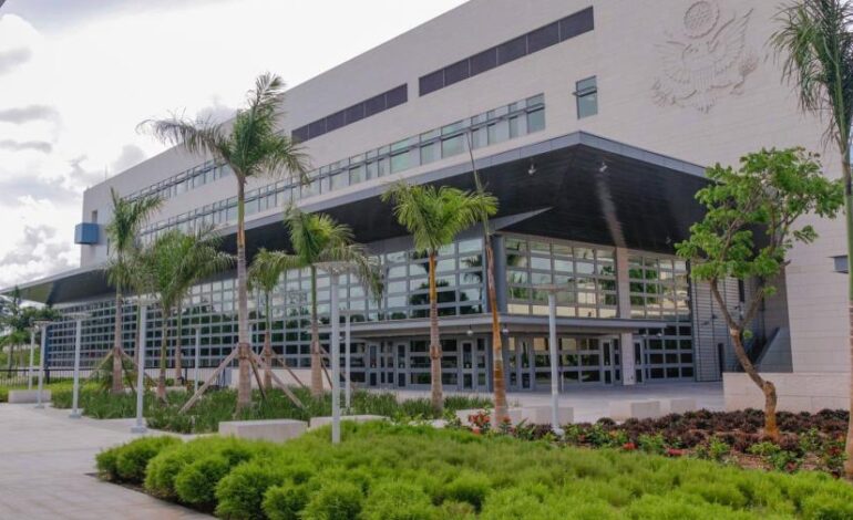 SANTO DOMINGO: Cierre de EE. UU. afecta operaciones de la embajada en RD: no aceptarán nuevas solicitudes