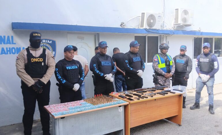 BARAHONA: Policía ocupa arsenal de armas y arresta tres