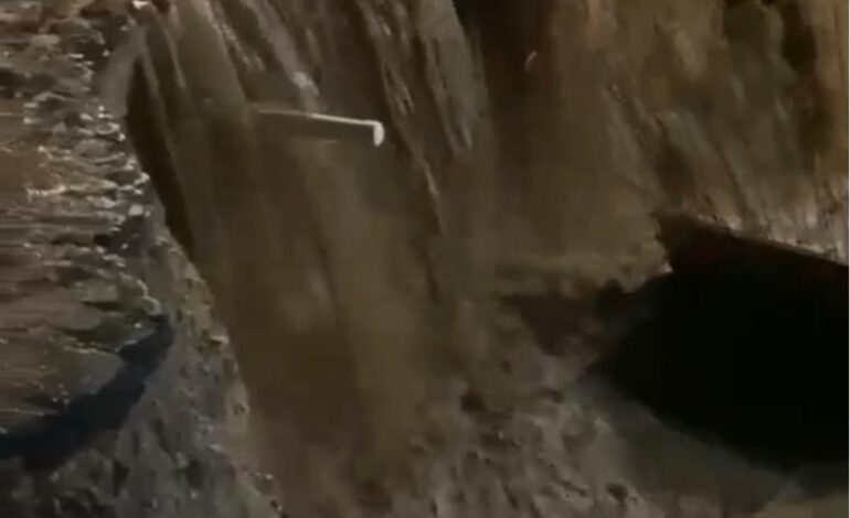 SANTO DOMINGO: La lluvia no cesa; continuará todo el día con varias zonas inundadas por vaguada