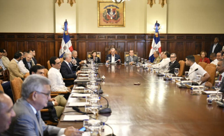 SANTO DOMINGO: El «tijerazo” de austeridad del Gobierno le quita el 50% del financiamiento a los partidos