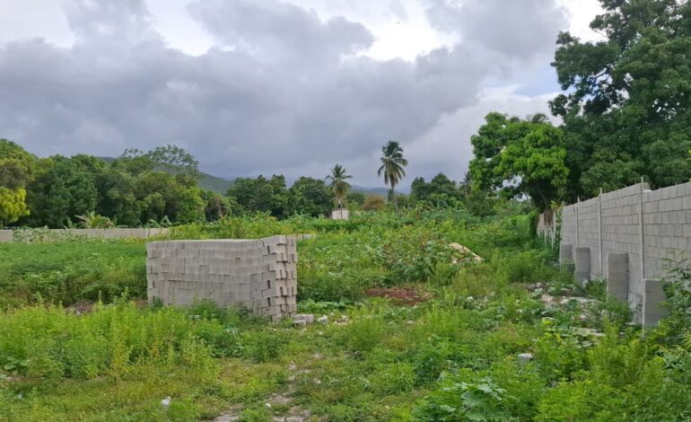 BARAHONA: Moradores de Barrio Arriba en Barahona denuncian abandono construcción de escuela y piden intervención urgente del Minerd