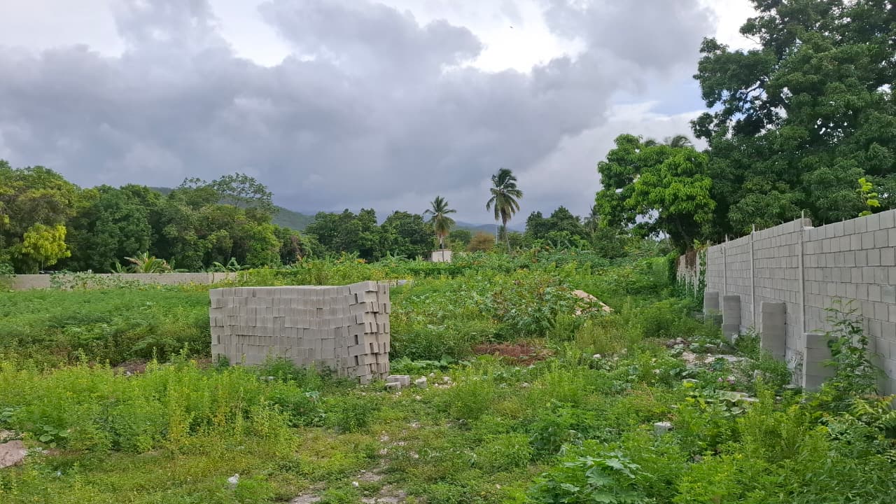 BARAHONA: Moradores de Barrio Arriba en Barahona denuncian abandono construcción de escuela y piden intervención urgente del Minerd