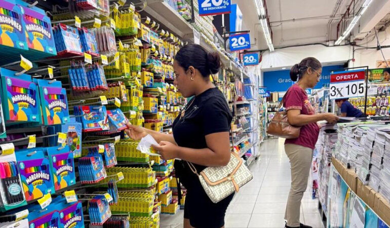 SANTO DOMINGO: Padres se quejan de alzas en precios de útiles escolares