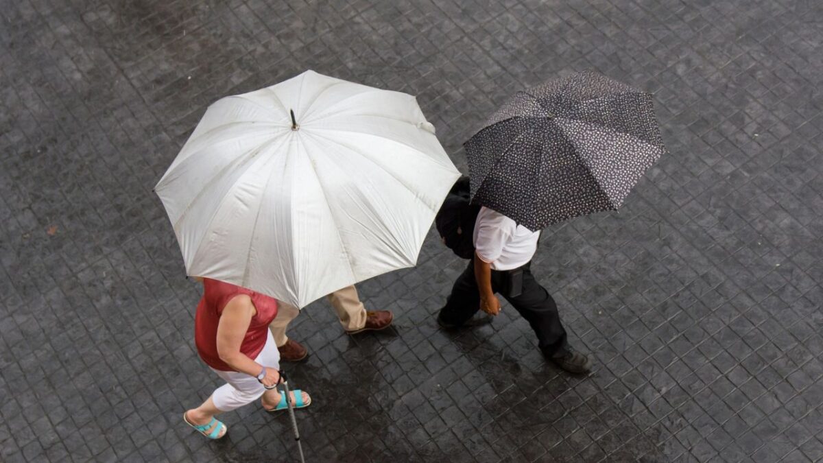SANTO DOMINGO: Indomet prevé fuertes aguaceros, tormentas eléctricas y posibles granizadas este jueves